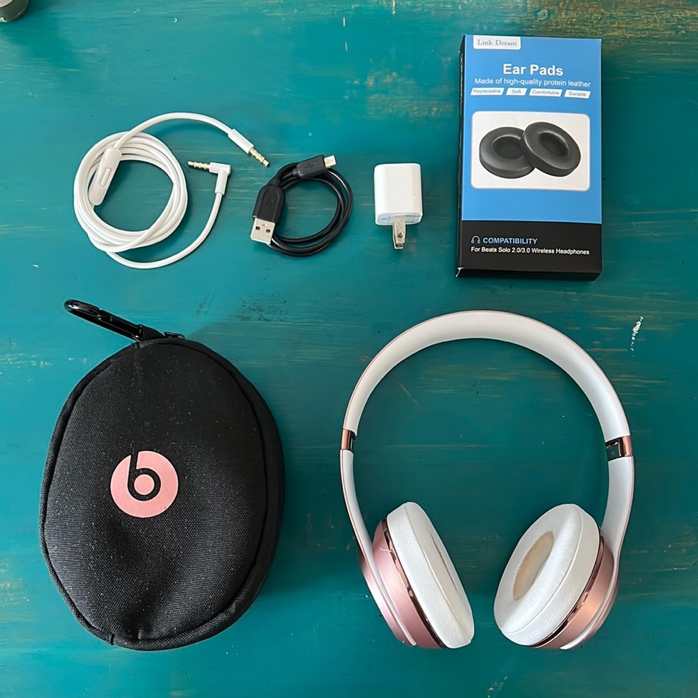 SOLD - Rose Gold Beats Solo3 Wireless Bluetooth Headphones